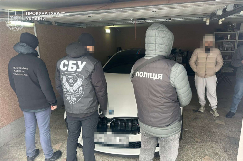 Вимагав $300 тисяч і погрожував родині: хмельничанина взяли під варту