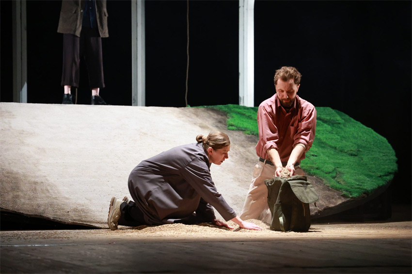 У Хмельницькому показали благодійну виставу «МАМИ», присвячену матерям загиблих Героїв