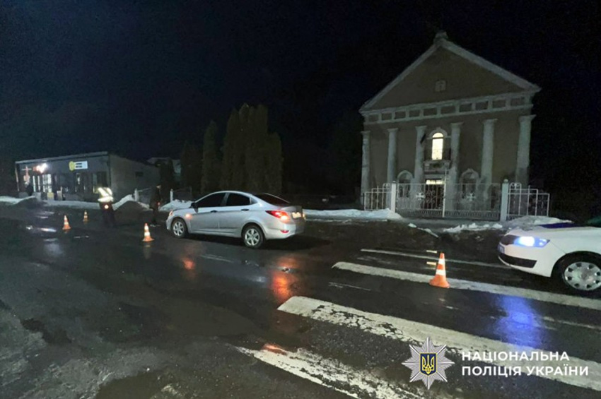 На Хмельниччині водій збив 68-річну жінку на «зебрі»: пенсіонерка померла в «швидкій»