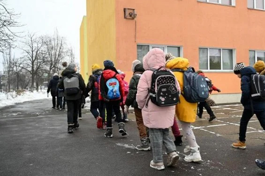 Металодетектори та відеоспостереження: які правила безпеки діятимуть в українських школах