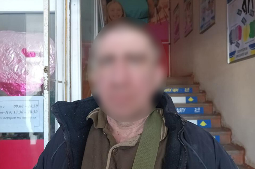 Розбій в Ізяславі: 43-річний чоловік побив пенсіонерку та викрав понад 4,5 тис. грн