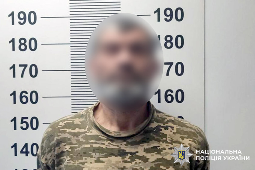 На Ізяславщині чоловік вдарив знайому ножем і погрожував підірвати гранату під час затримання