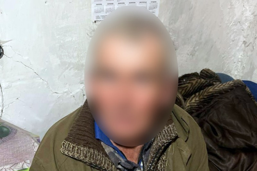 У Полонному 60-річний чоловік побив співмешканку через ревнощі