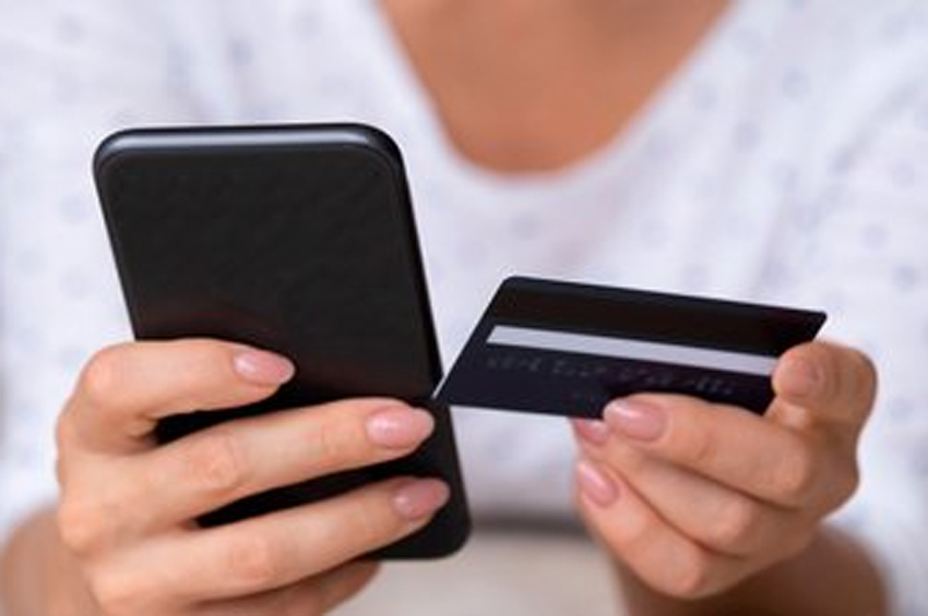 Хотіла продати одяг — втратила 40 тисяч: у Кам’янці-Подільському жінка стала жертвою онлайн-шахраїв