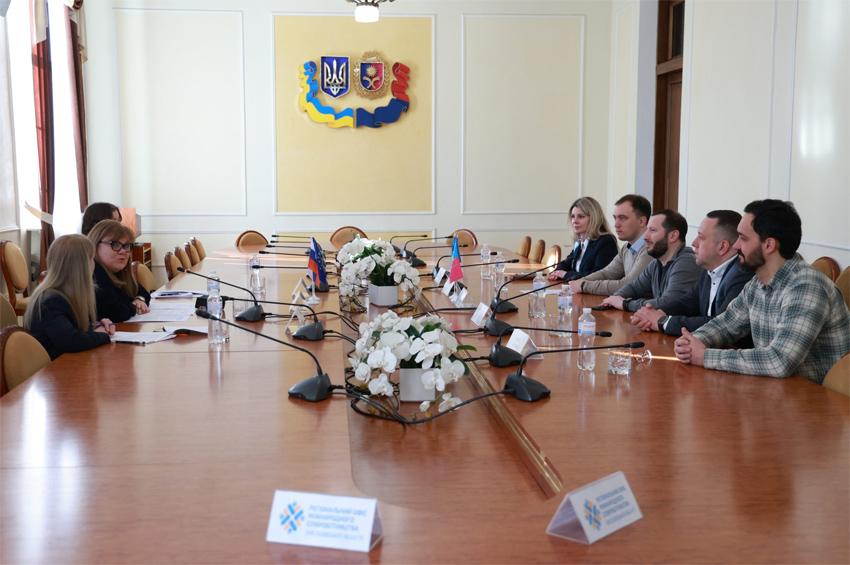 Посол Словенії відвідала Хмельниччину: в ОВА підбили підсумки реалізації міжнародного екопроєкту у Теофіполі