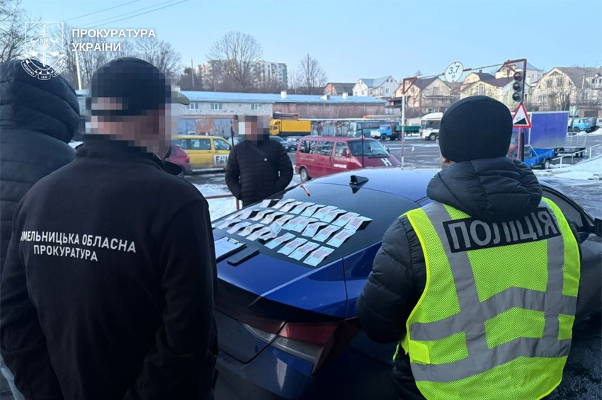 У Хмельницькому затримали чоловіка, який за 18 тисяч обіцяв «успішну здачу» іспиту на водійські права