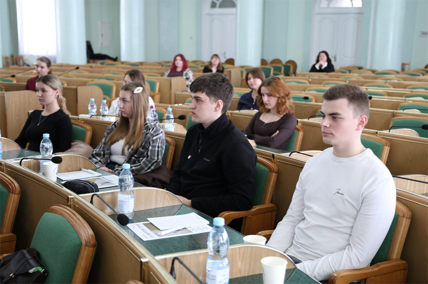 У Хмельницькому презентували проєкт «Молодіжний Омбудсман: лідер у захисті прав однолітків»