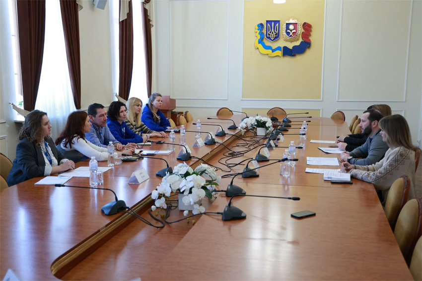 Хмельниччина отримає нові шкільні автобуси від міжнародних партнерів