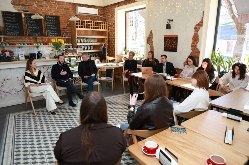 На Хмельниччині обговорили розвиток молодіжної науки та роботу Ради молодих учених