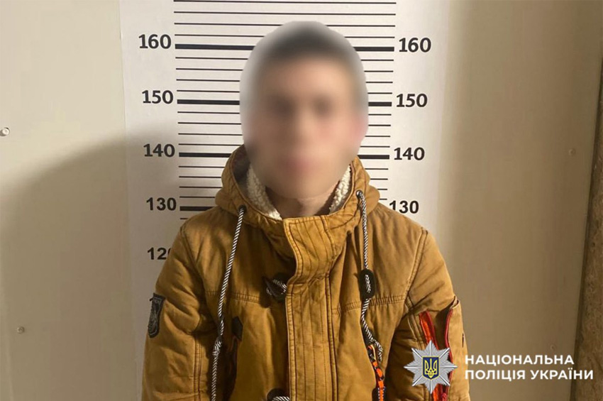 У Дунаївцях затримали юнака, який силою відібрав мопед у 16-річного хлопця