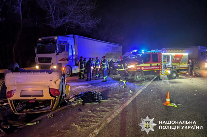 Смертельна аварія біля Давидківців: загинула молода мати, двоє дітей у реанімації