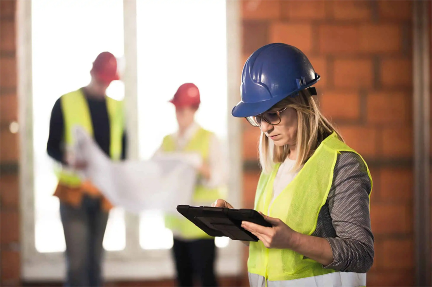 Жінки опановують «чоловічі» професії: на Хмельниччині стартувало навчання з гарантованим працевлаштуванням