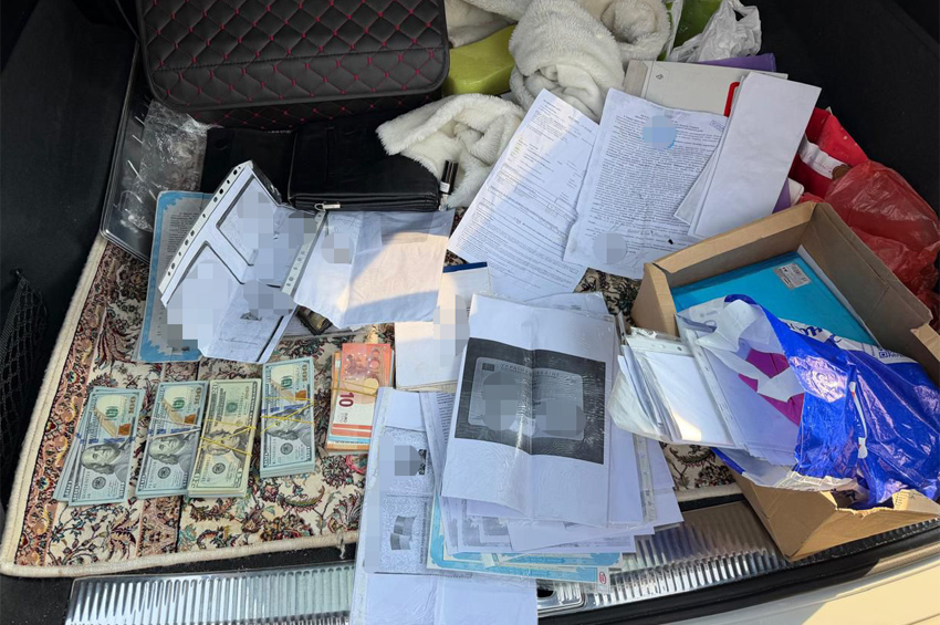 У Хмельницькому викрили чоловіка, який за гроші «знімав» військовозобов’язаних з розшуку