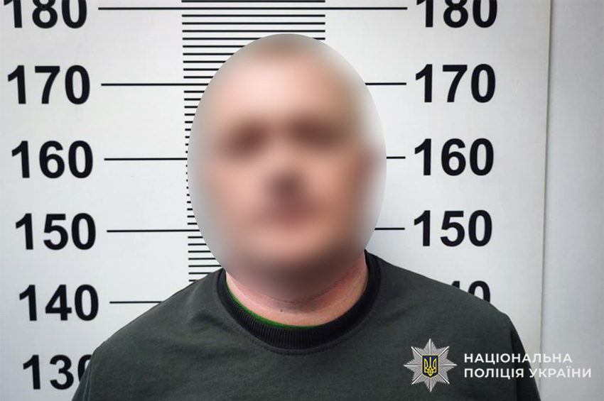 У Шепетівці викрили чоловіка, який переробляв стартові пістолети у вогнепальну зброю