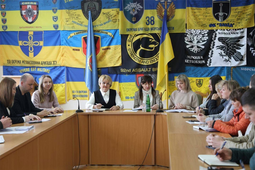 Патронатні сім’ї на Хмельниччині: у Красилові обговорили розвиток сімейного виховання