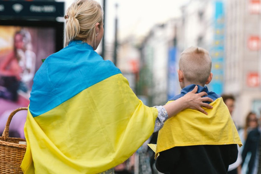 Що буде з українцями в Європі після 2027 року: повернення чи легалізація