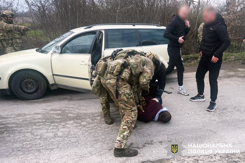 $12 тисяч за втечу: на Кам’янеччині викрили схему переправлення чоловіків до Молдови