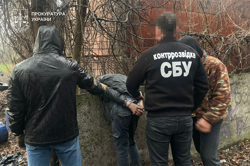 Держзрада у Хмельницькому: чоловік збирав дані для РФ і готував вибухівку