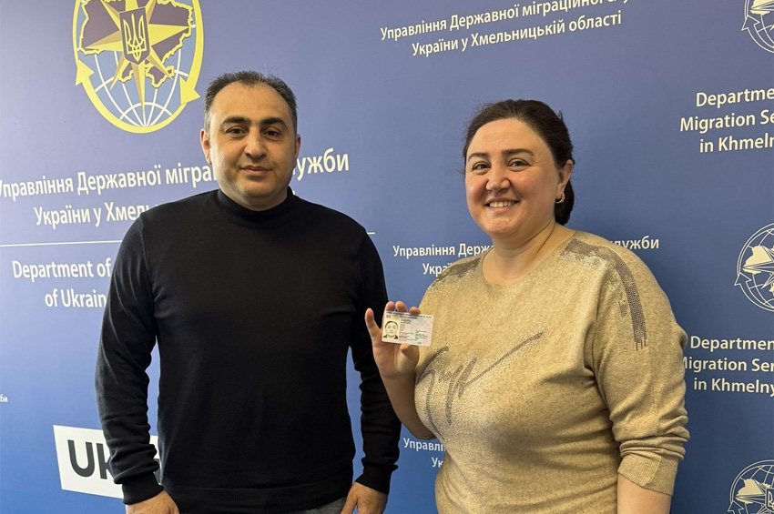 Переможниця «Битви екстрасенсів» оформила посвідку на проживання на Хмельниччині