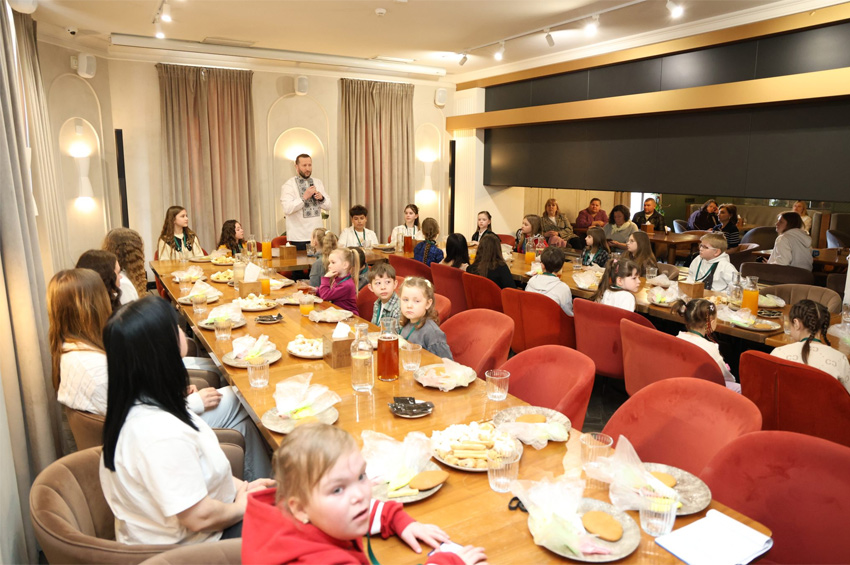 На Хмельниччині для дітей загиблих Захисників і Захисниць провели великодній благодійний бранч