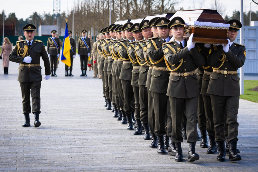 На Національному військовому меморіальному кладовищі поховали сімох невідомих Захисників України