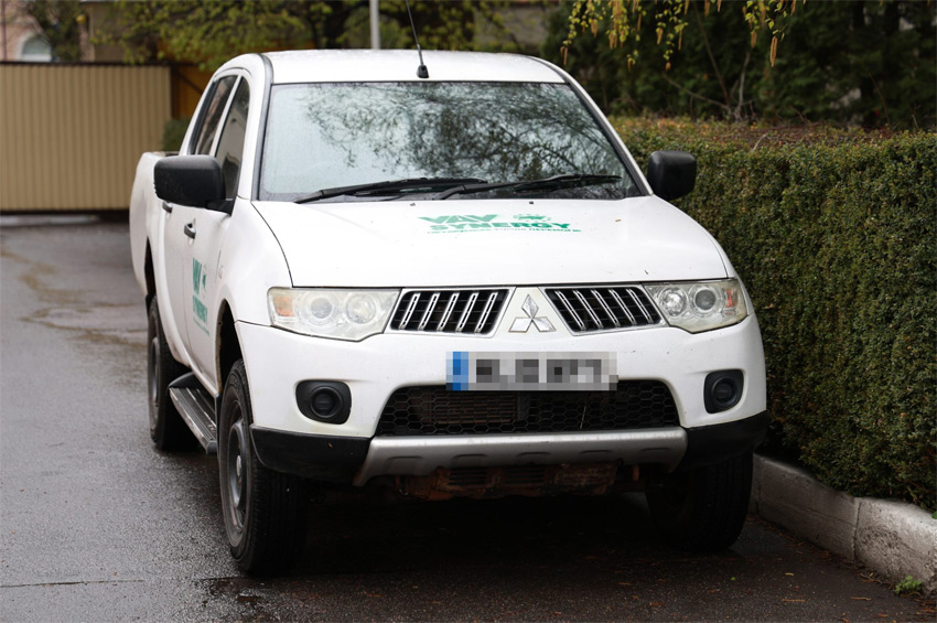 На Хмельниччині захисникам передали пікап Mitsubishi L200 для виконання бойових завдань