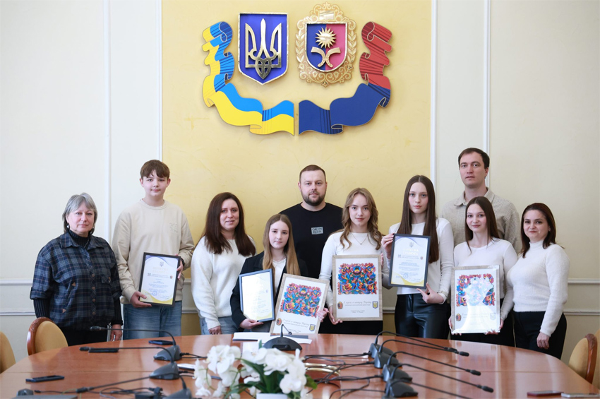 «Мисли критично»: у Хмельницькій ОВА визначили найкращих знавців медіаграмотності