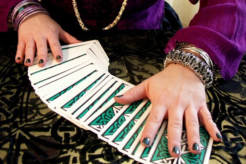 У Хмельницькому інтернет-ворожка ошукала жінку на пів мільйона гривень