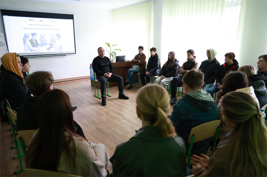 У Хмельницькому відбулась зустріч молоді з представником ОВА в межах «Платформи можливостей»