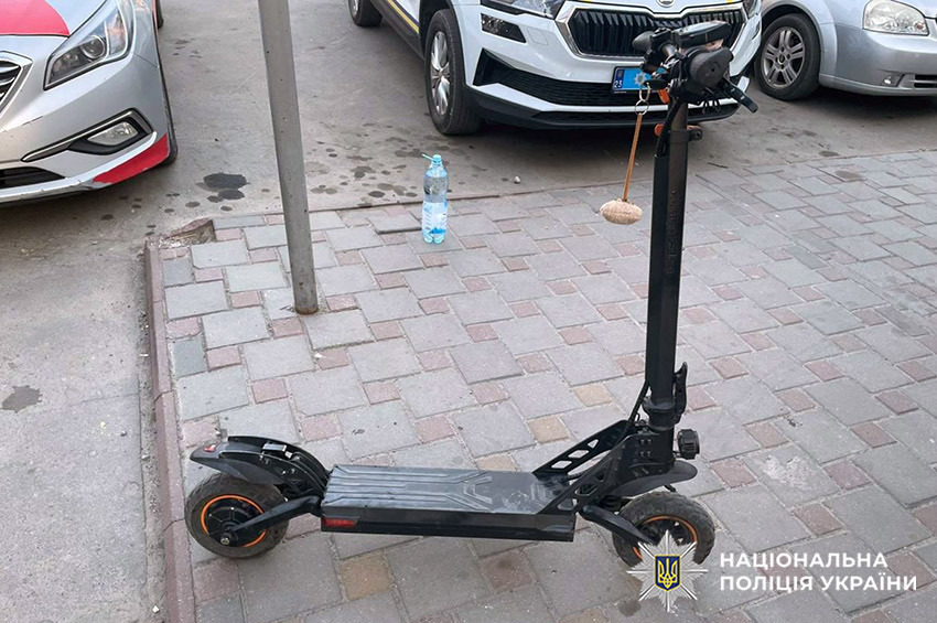 У Хмельницькому 11-річний хлопчик помер після падіння з електросамоката
