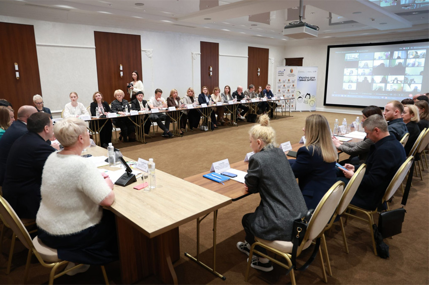 Наставник для дитини: як нову систему підтримки впроваджують на Хмельниччині