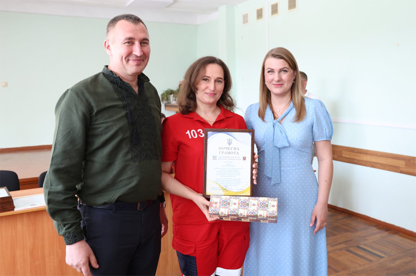 На Хмельниччині привітали працівників екстреної медичної допомоги з професійним святом