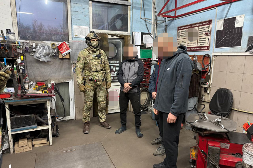 На Хмельниччині викрили схему із відправлення військових працювати на СТО