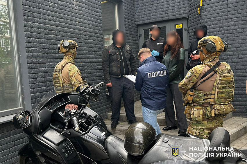 За 20 тисяч доларів допомагав оформити інвалідність: жителю Хмельниччини оголосили підозру