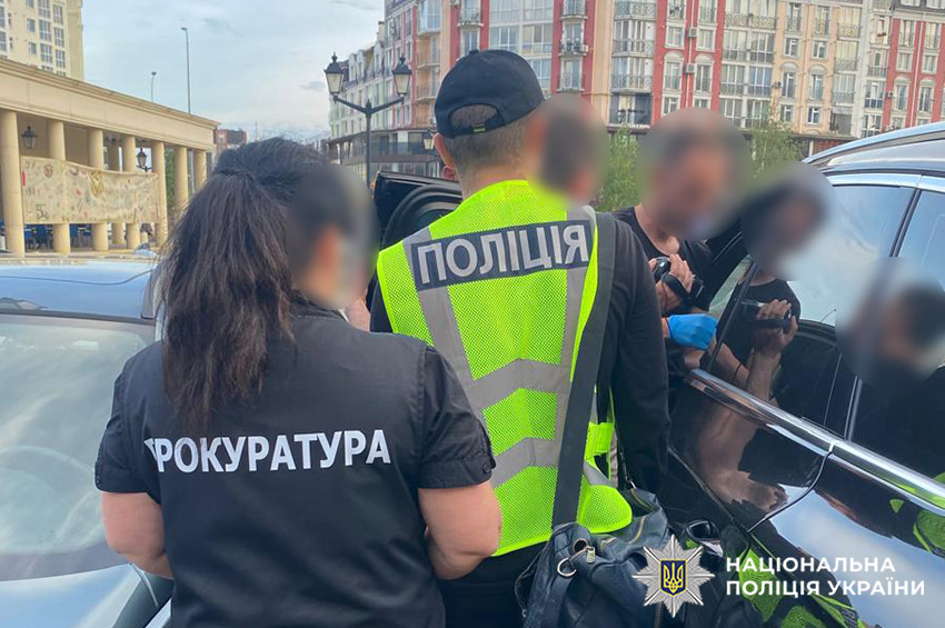 3500 доларів за відстрочку від мобілізації: на Хмельниччині викрили лікарку та підприємицю