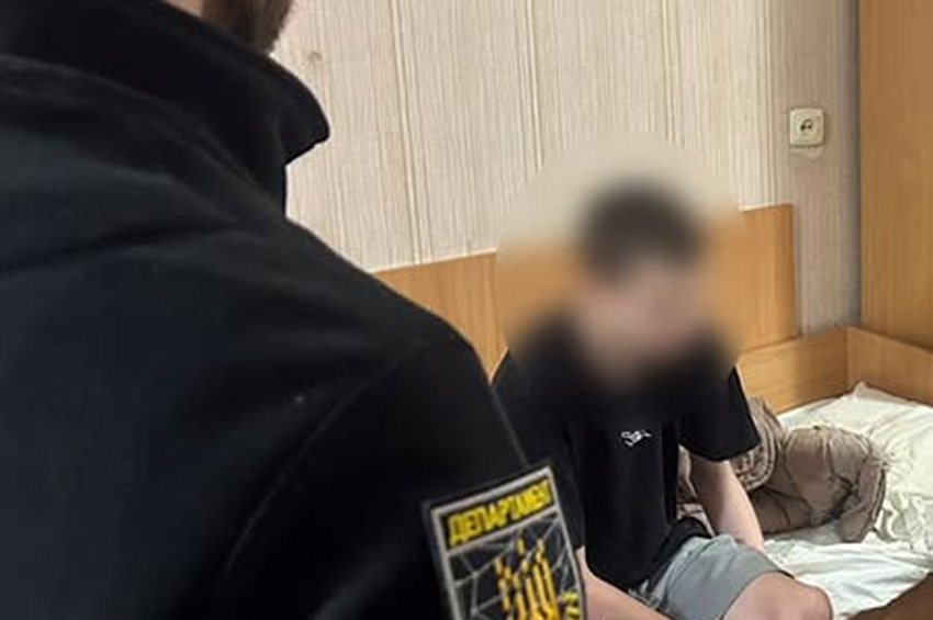 У Хмельницькому викрили студента, який зберігав і розповсюджував дитячу порнографію