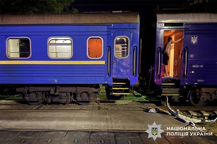 У Хмельницькому зіткнулися потяг і легковик: двоє людей загинули, ще двоє травмовані