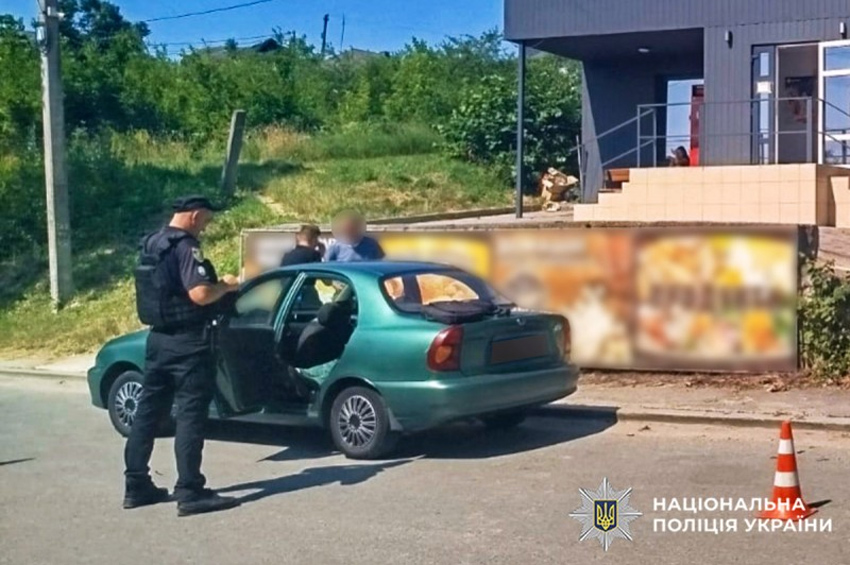 У Городку чоловік напав на поліцейського під час перевірки документів