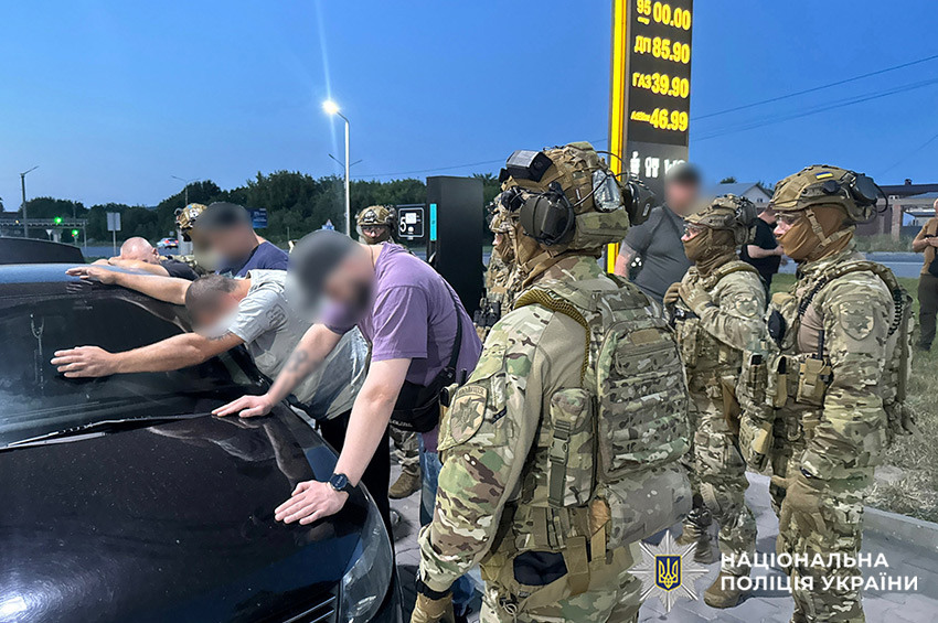 На Кам'янеччині викрили схему втечі за кордон: «послуги» оцінювали у 6 тисяч доларів