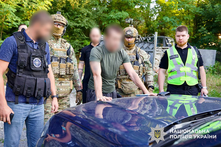 У Хмельницькому затримали директора мовної школи, який підозрюється у розбещенні неповнолітніх 