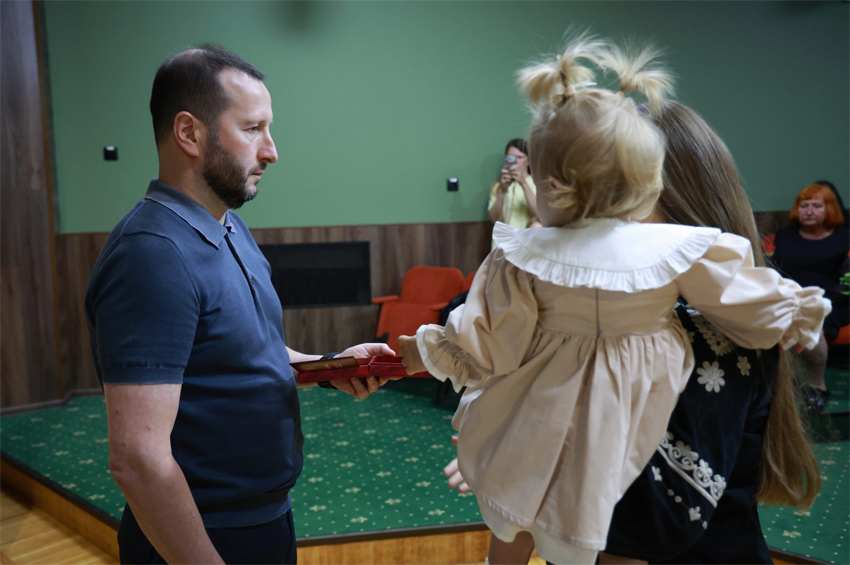 Сергій Тюрін вручив державні та відомчі нагороди родинам загиблих Захисників України
