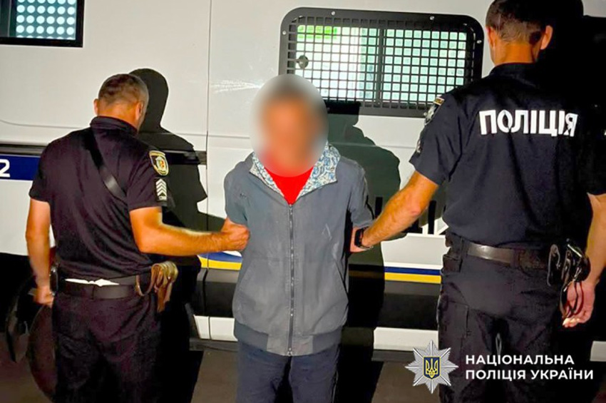 У Шепетівці житель Ізяслава напав на 65-річну жінку в ліфті та вимагав гроші