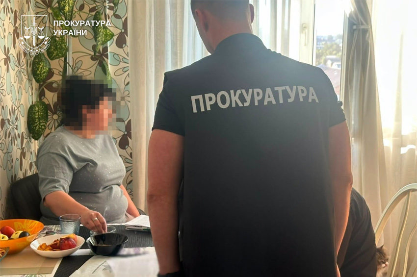 14 тисяч євро за бронювання та виїзд за кордон: на Хмельниччині викрили трьох організаторок схеми