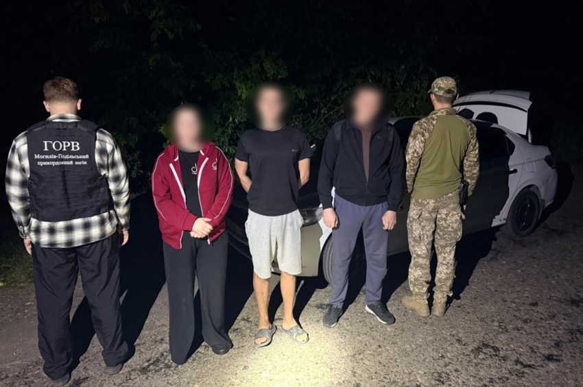Ховали у багажнику: хмельничанка організувала втечу до Молдови для чоловіка та брата