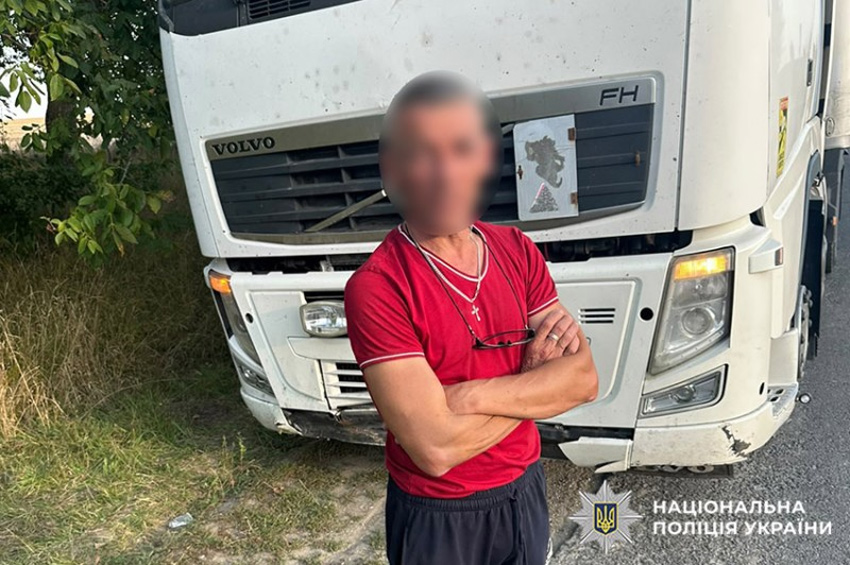 На Хмельниччині п'яний водій вантажівки намагався підкупити поліцейських