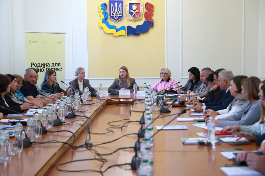 На Хмельниччині обговорили розвиток сімейного виховання та підтримку дітей у громадах