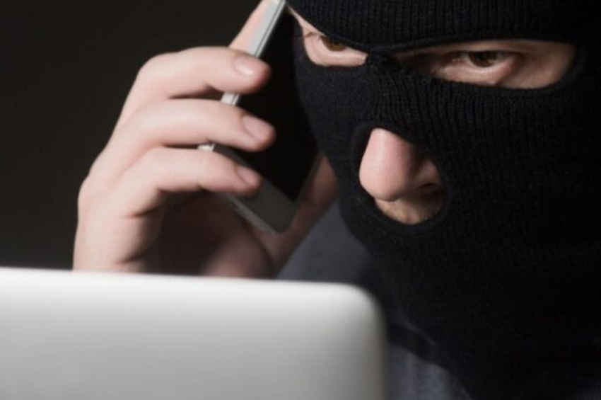 На Хмельниччині жінка втратила 37 500 гривень через псевдобанкіра