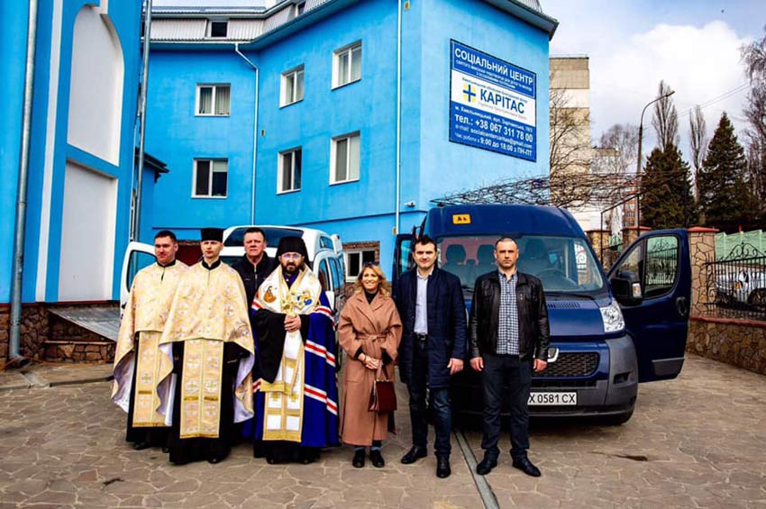 Соціальне таксі для дітей на візках запрацювало в Хмельницькому