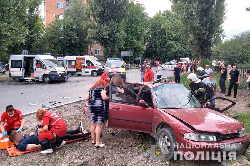 В ДТП потрапила бригада швидкої допомоги